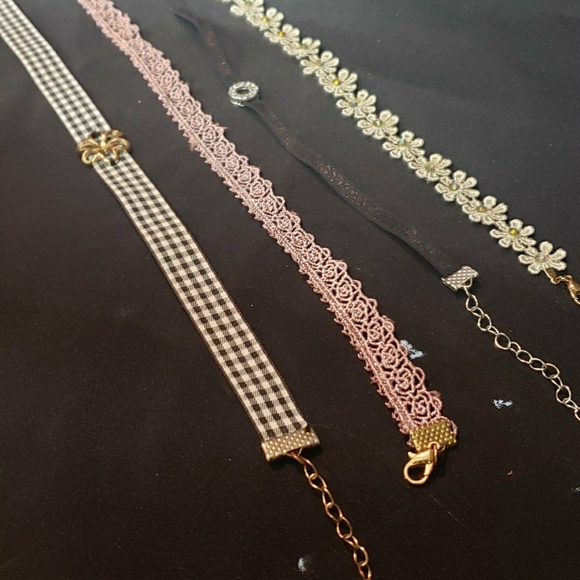 4 ardene chokers - Picture 2 of 3